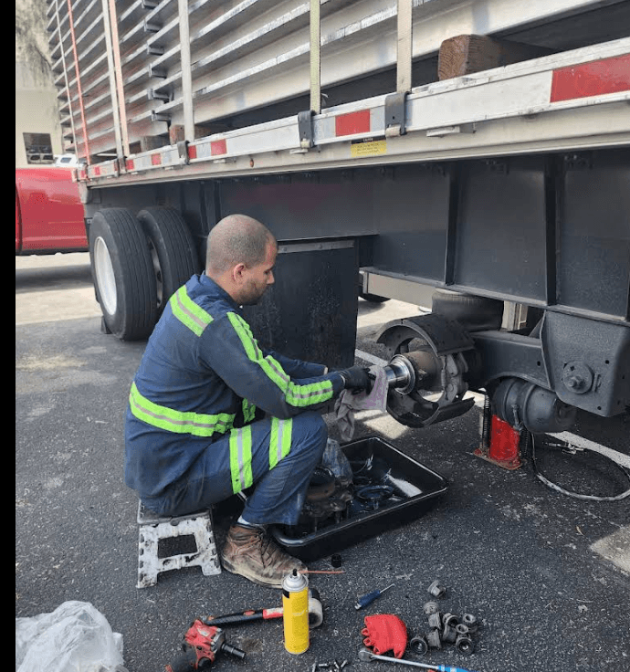 Fleet Fix Pro service truck on-site for heavy-duty truck repair